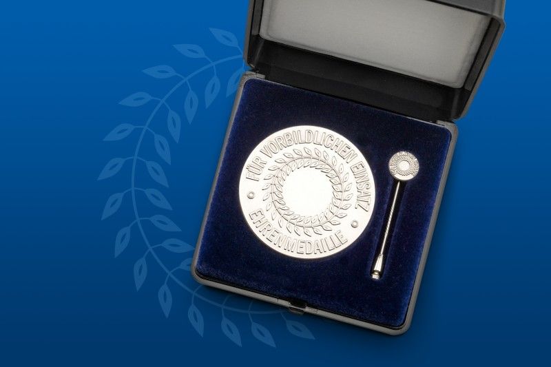 vbw-Buehne-2600x1733px-KdBW-Ehrenmedaille-V04-ohne