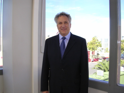 Dr. Victor Campdelacreu